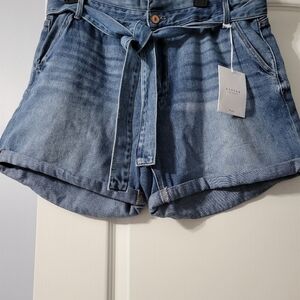 Womens belted cuff jean shorts